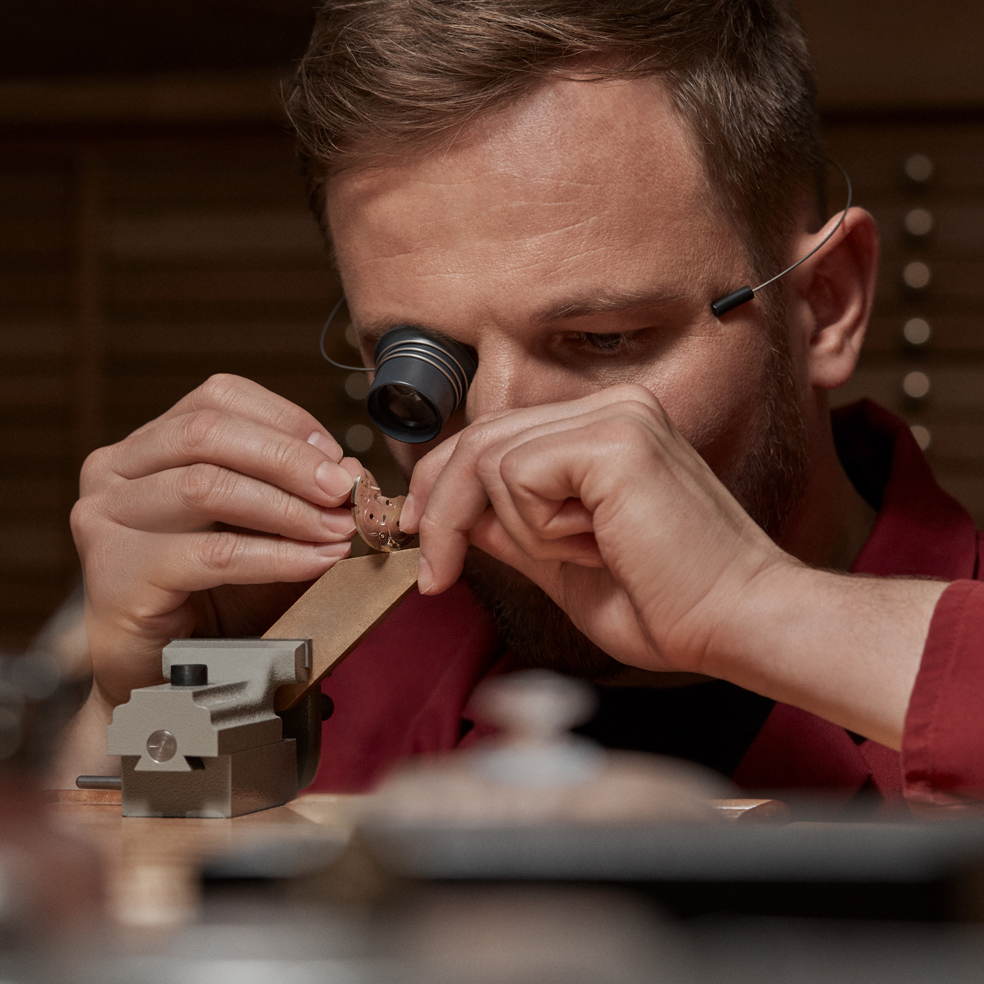 Rexhep Rexhepi perfects the bridge terminations of the LVRR-01 calibre.